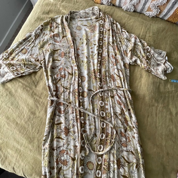 Jen’s Pirate Booty Paradise Kimono OS - Picture 7 of 11